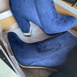 NWT Stunning Blue Boots